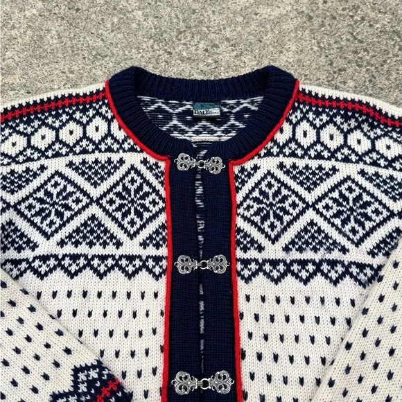 Vintage Dale of Norway Nordic Fair Isle Wool Cardigan Sweater with Pewter Clasps - Picture 6 of 9